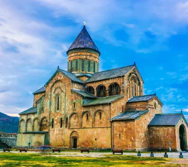 catedral-de-svetitskhoveli-em-mtskheta-ge-rgia-na-cidade-hist-rica-152558083
